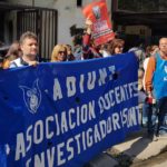 ABRAZO SIMBOLICO A LA UNT